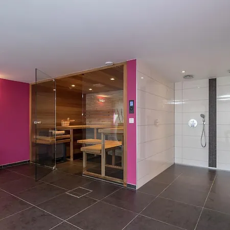 Vakantiehuis Modern Mansion In With Sauna And Private Pool